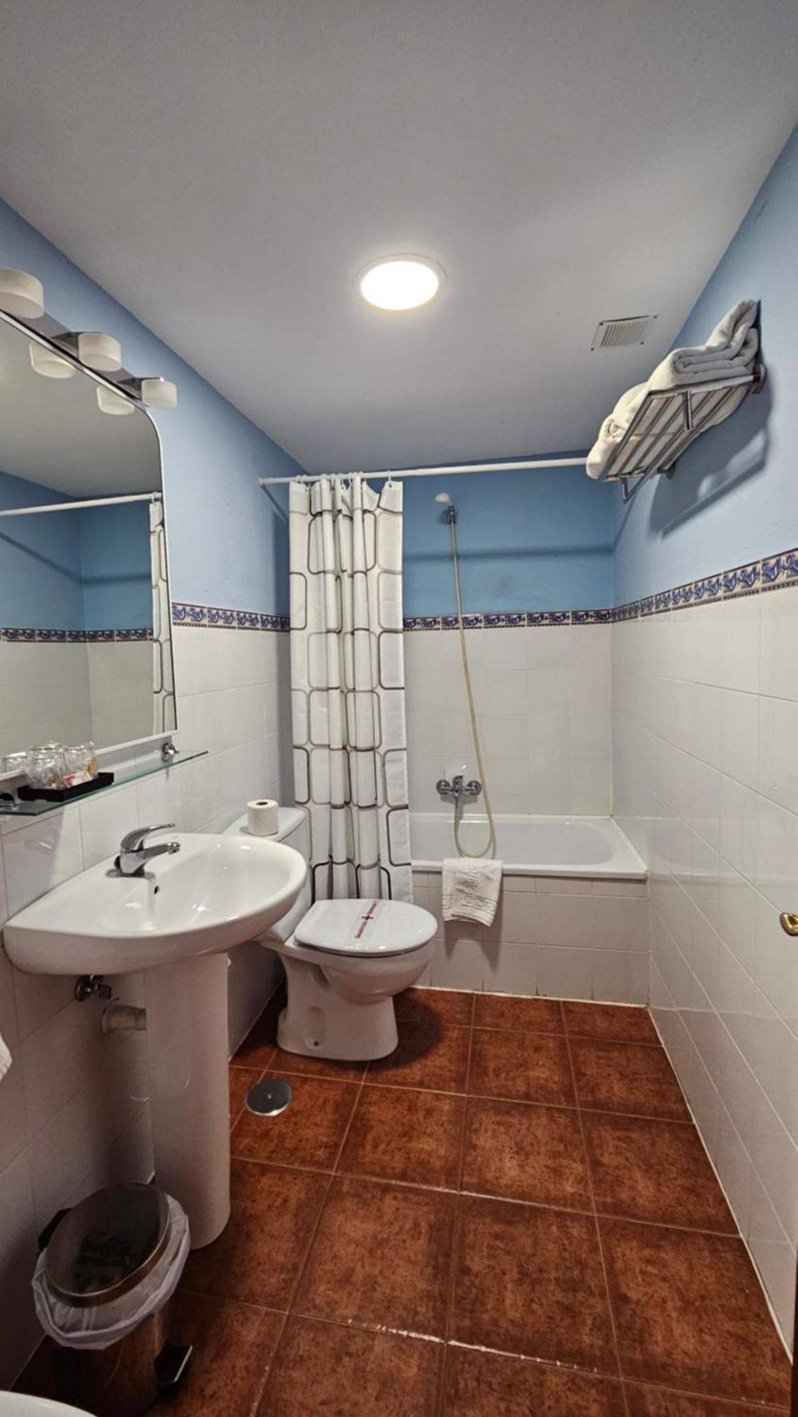 Hostal Albe 卡里翁德洛斯孔德斯 外观 照片